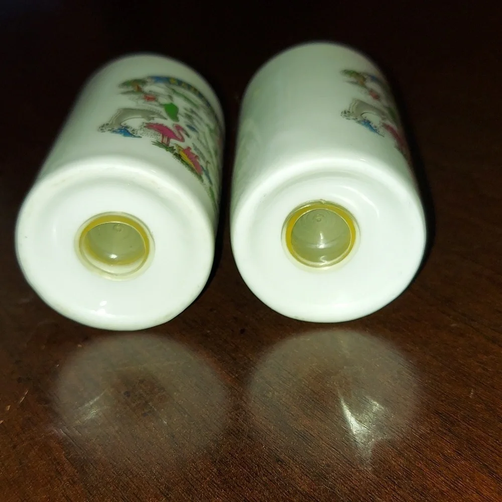 Bahamas Salt And pepper shakers